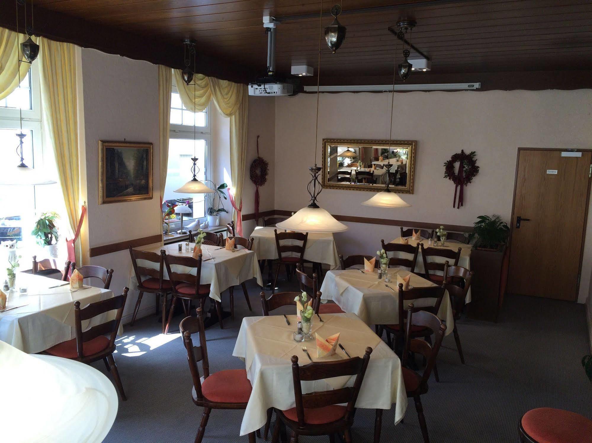 Hotel Restaurant Zumbusch Bad Bertrich Buitenkant foto